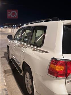 تۆیۆتا لاند کروزەر